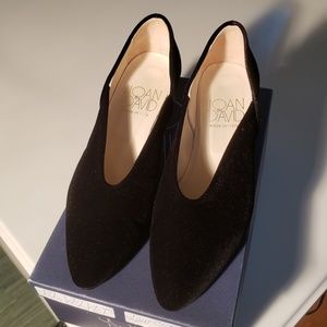 Joan & David Black Velvet Short Heel - Near Mint